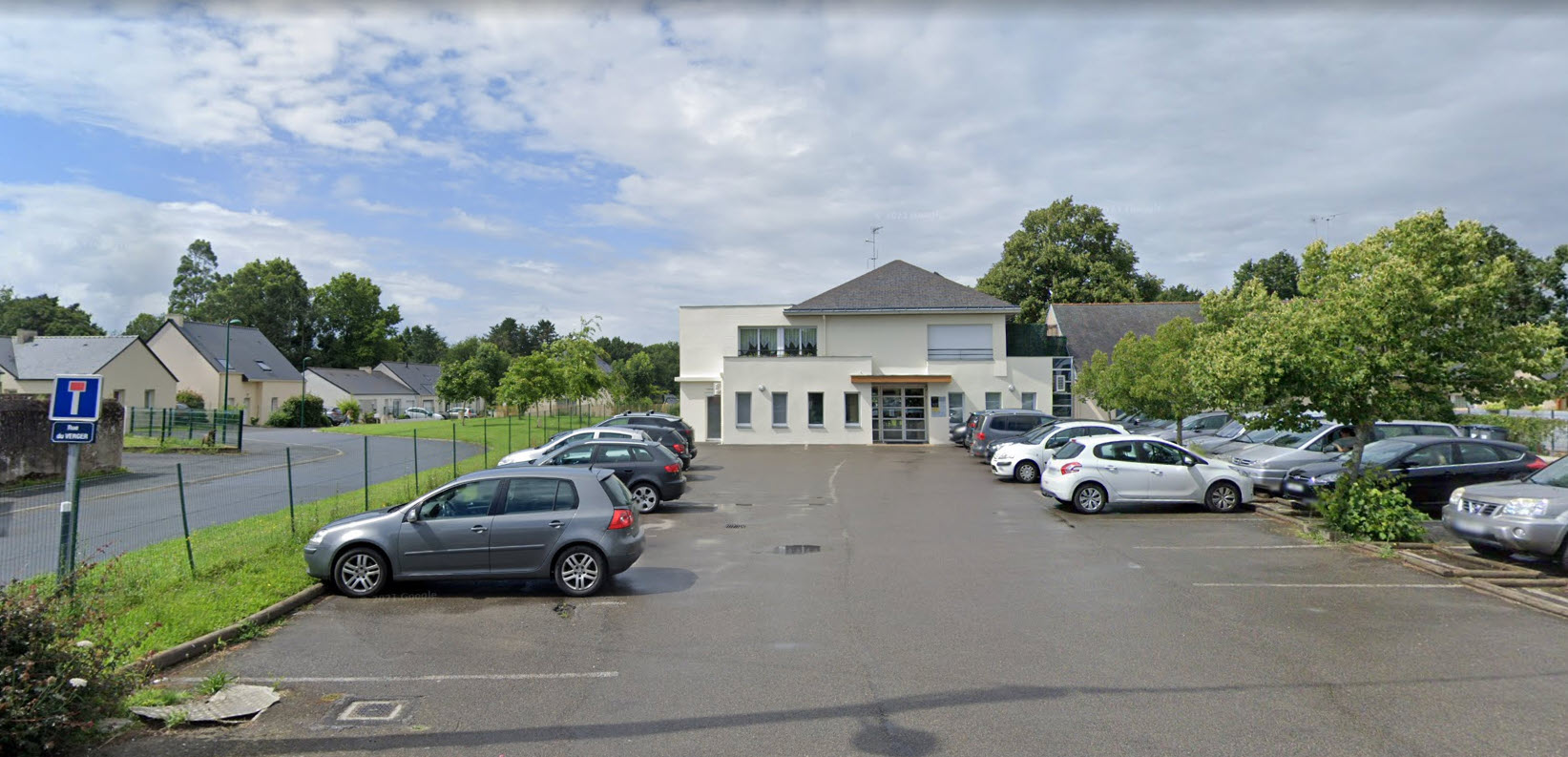 Façade du Cabinet Médical d'Héric et son parking